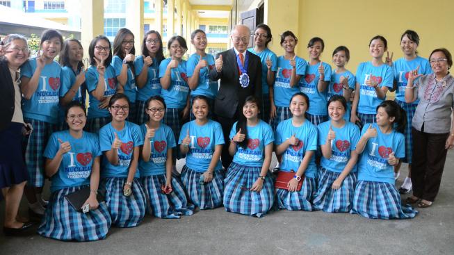 IAEA Director General Yukiya Amano with students of Quezon City High School PNRI